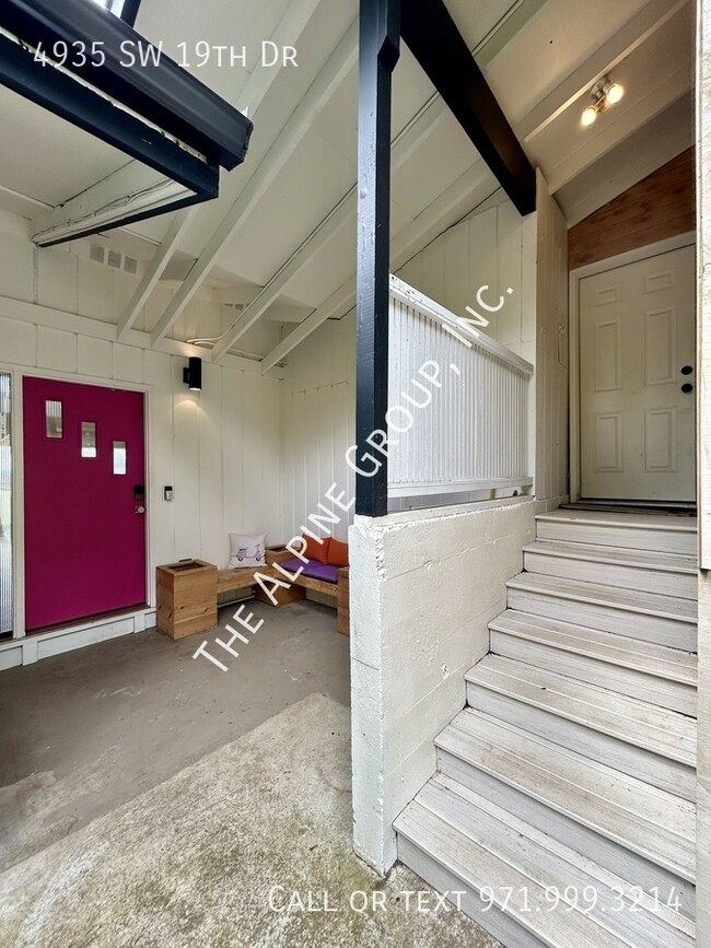 Building Photo - 4935 SW 19th Dr