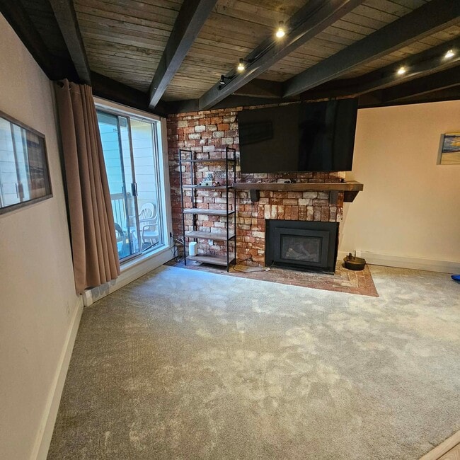 Building Photo - 2100 Lodgepole Cir