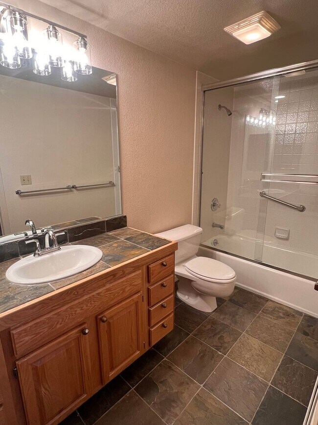 Building Photo - 1 Bedroom McCloud Condo