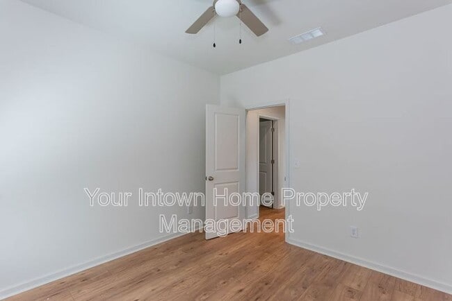 Building Photo - 2800 Mango Cir NW