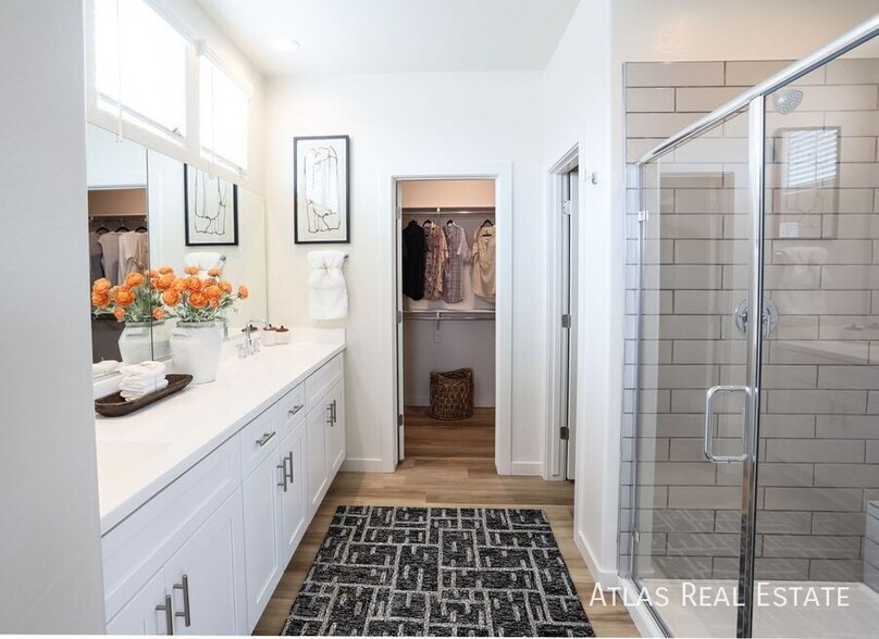 Building Photo - 6533 N 15th Dr