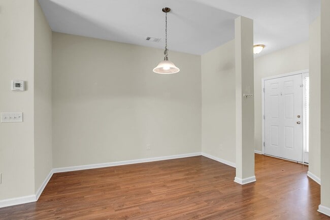 Building Photo - 3 Bedroom 2.5 Bathroom Townhome in Richmon...