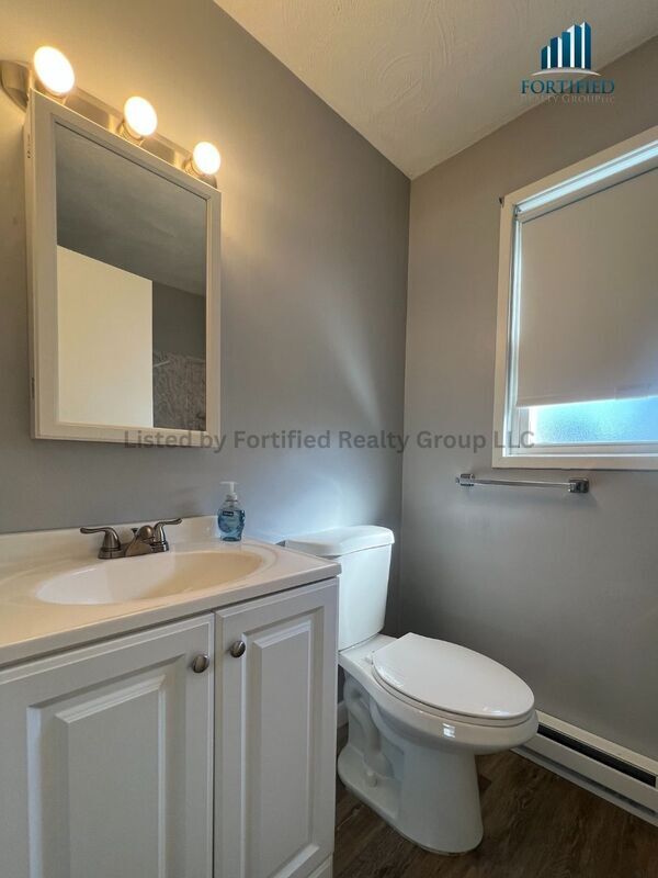 Building Photo - 2352 S Main St