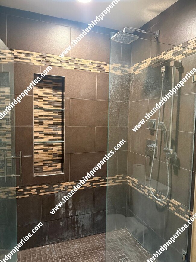 Building Photo - Gated Community available NOW!