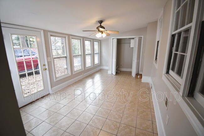 Building Photo - 702 Poole Dr