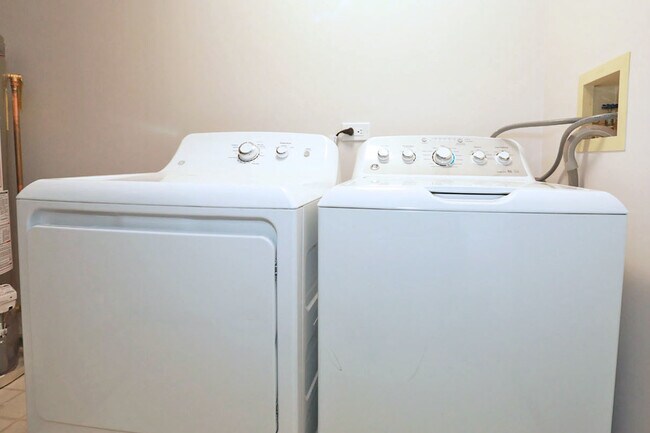 Building Photo - 675 Greenfield Ct