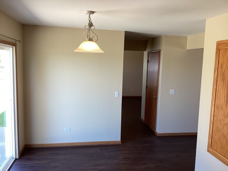 Building Photo - 1305 Bassett Dr