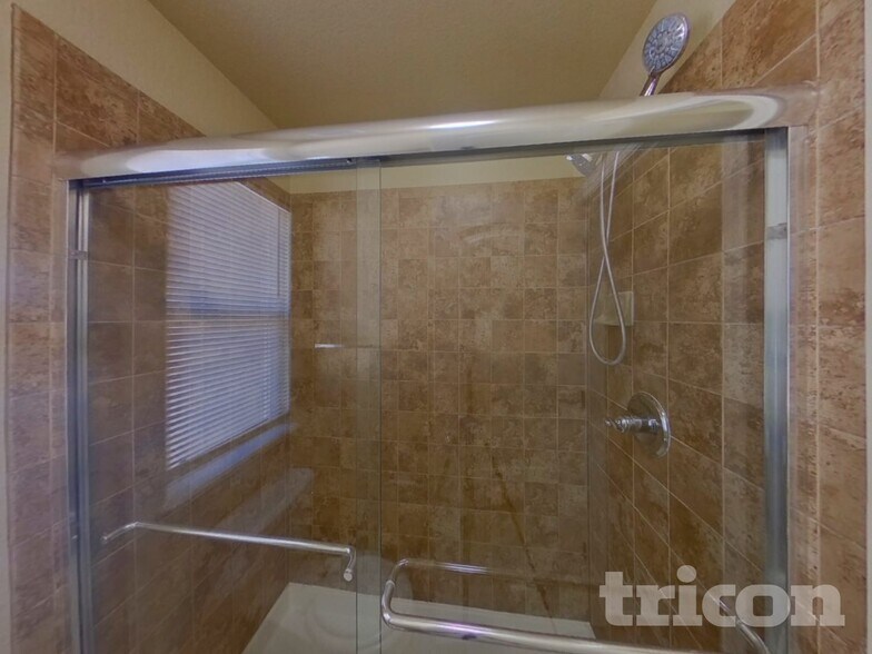 Building Photo - 9899 Silver Stirrup Dr