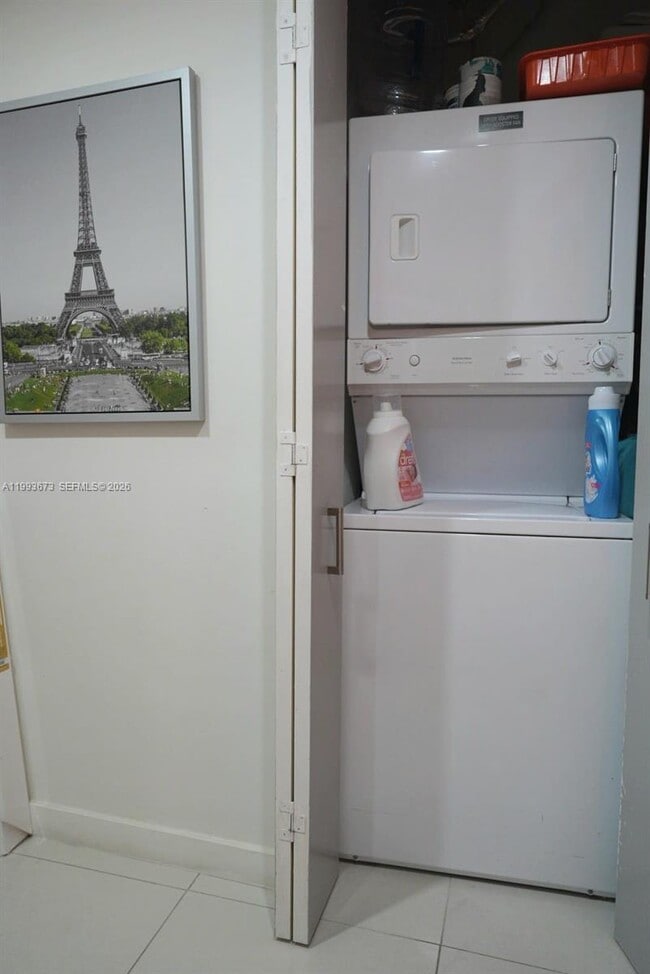 Building Photo - 690 SW 1st Ct