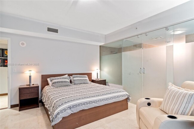 Building Photo - 3737 Collins Ave