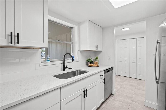 Building Photo - 1499 Janet Pl