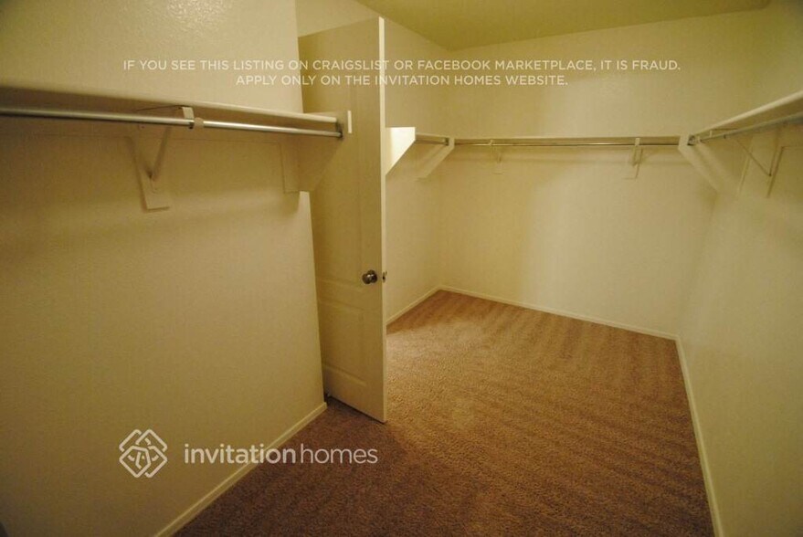 Building Photo - 8913 E Portobello Ave