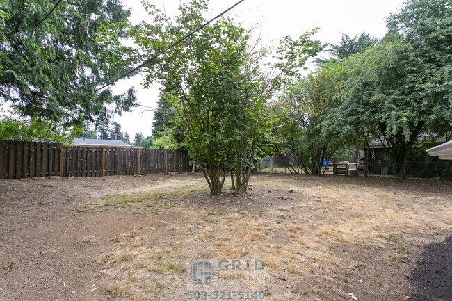 Building Photo - 2 Bedroom Home Available in Southeast Portland