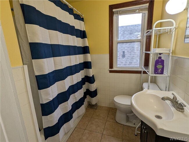 Building Photo - 162 Stewart Ave