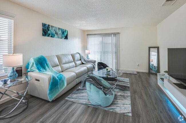 2BR, 2BA - 788SF - Living Room - Orchard Crossing Apartments