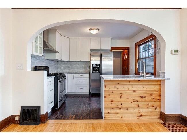 Building Photo - 445 Upton Ave S