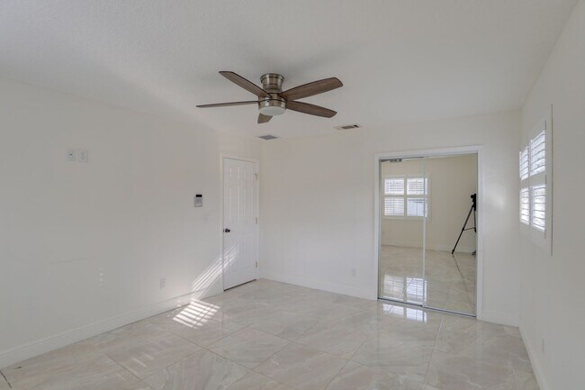 Building Photo - 633 Spring Oaks Blvd