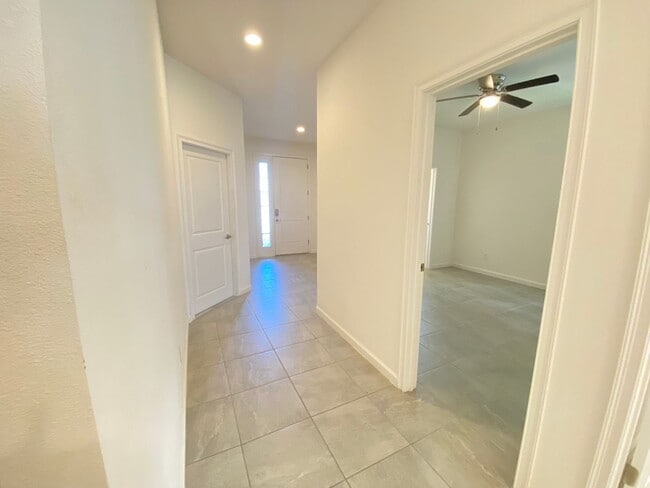 Building Photo - 1273 Hendon Lp