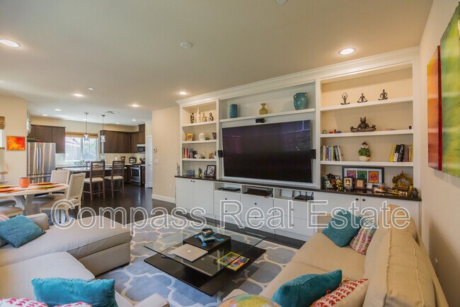 Building Photo - 5539 Southcrest Way