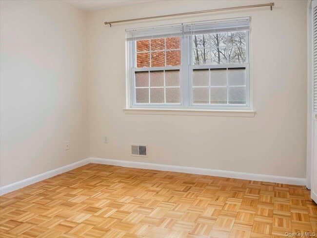 Building Photo - 430 Somerset Dr