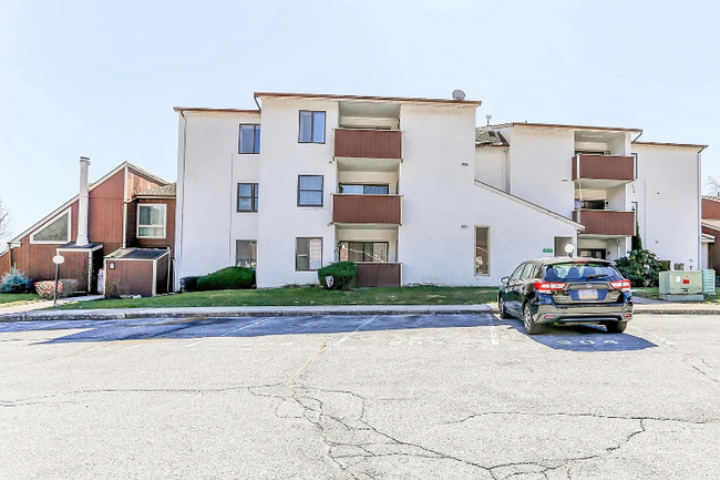 Building Photo - 810 Charlotte Way
