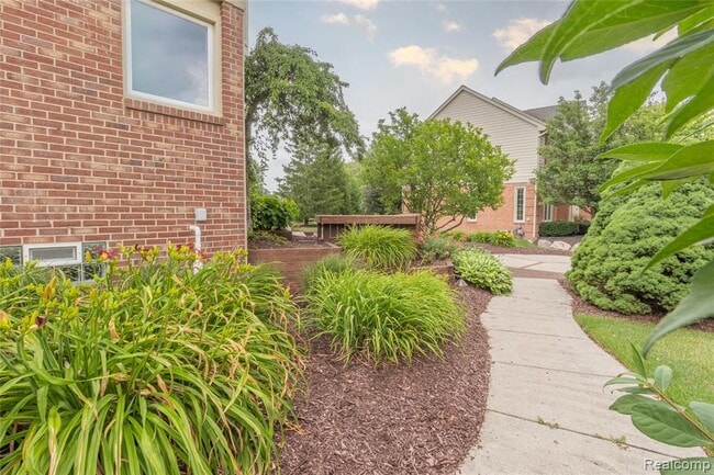 Building Photo - 24084 Westmont Dr
