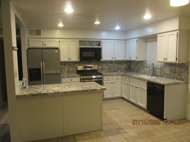 Building Photo - 2563 Lockwood Dr