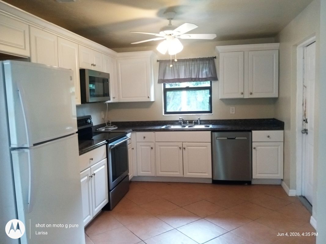Building Photo - 1439 Glick Dr