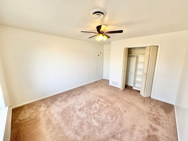 Building Photo - Charming 2 Bed 1 Bath Duplex - Walk to Sch...