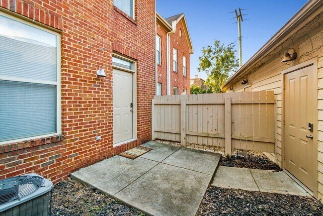 Building Photo - 801 S Front St