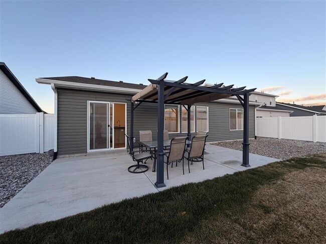 Building Photo - HC 528 C