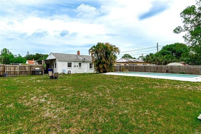 Building Photo - 1003 Pinedale Rd