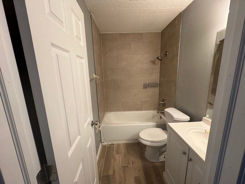 Building Photo - 21514 Campbell Dr