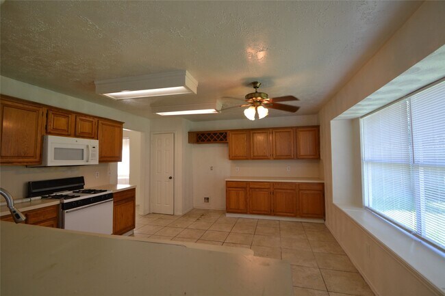 Building Photo - 12410 Meadow Briar Dr