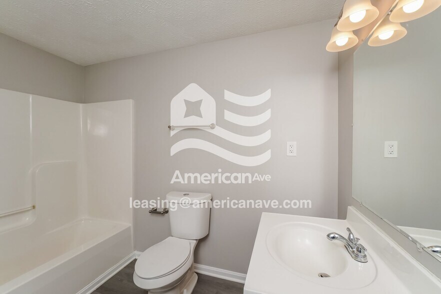 Building Photo - 1729 W Ormsby Ave