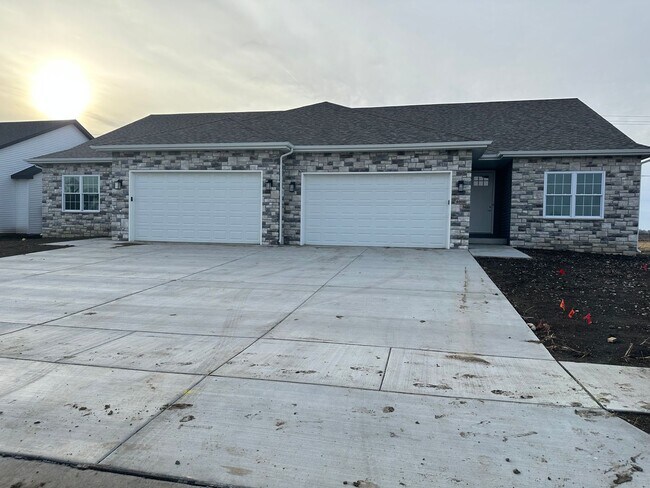 Building Photo - Castles Pines Duplex