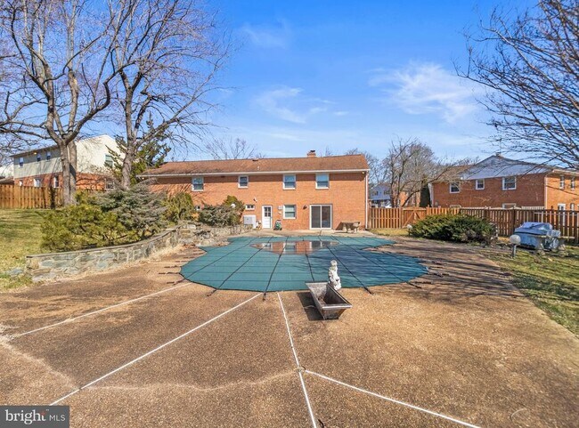 Building Photo - 27 Laughton St