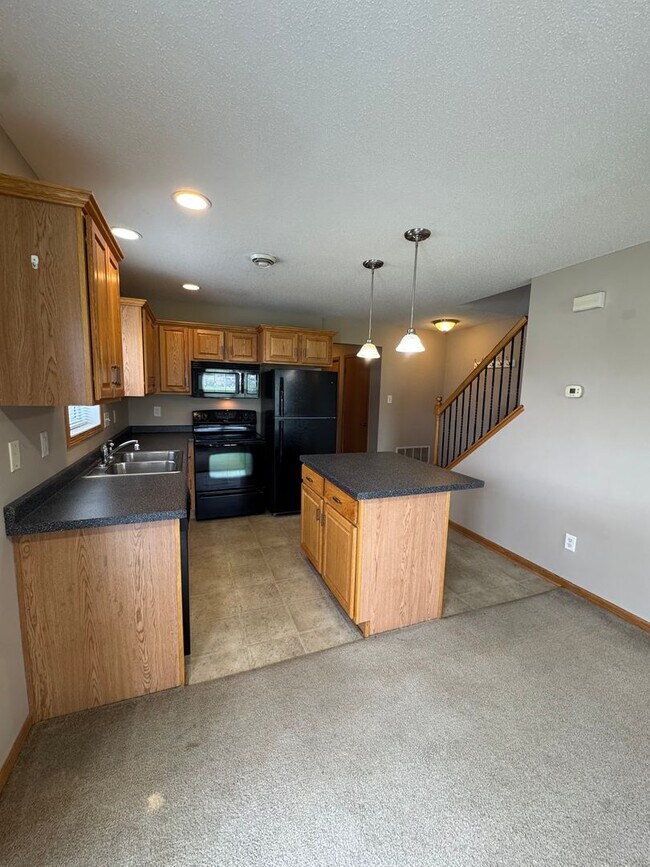 Primary Photo - Townhome SW Rochester Mn 2 bedroom 2 bath ...