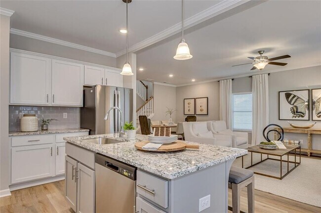 Building Photo - 105 Essence Dr