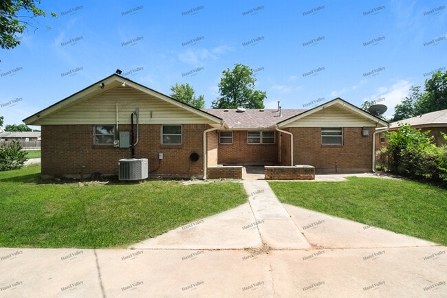 Building Photo - 3337 Greenbrier Terrace