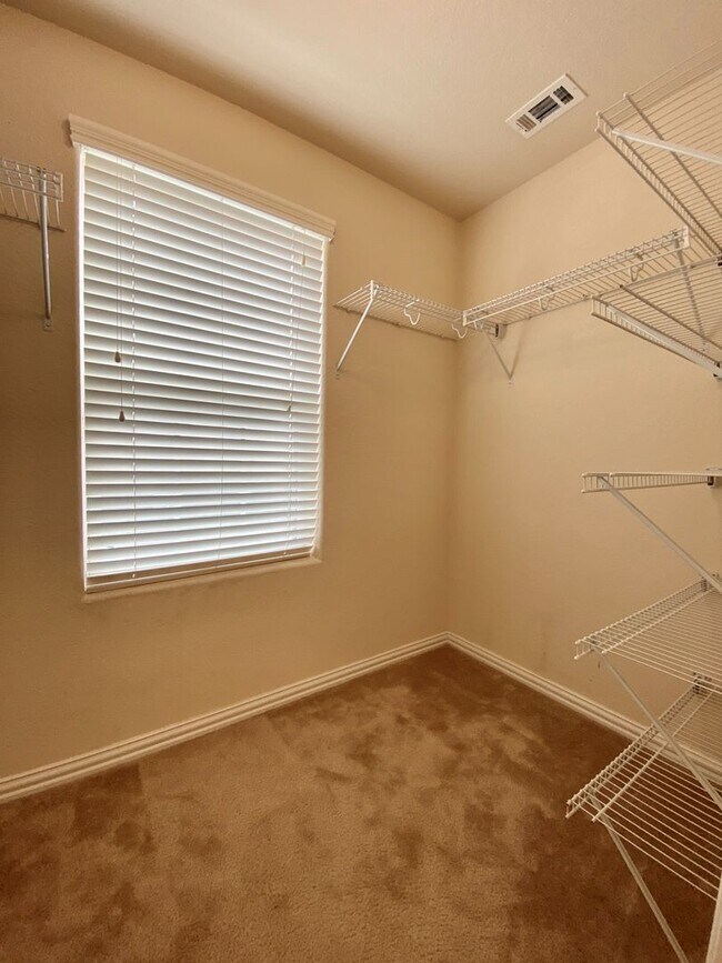 Building Photo - 3 BED/2.5 BATH House for lease! Located close to Lackland Air force Base