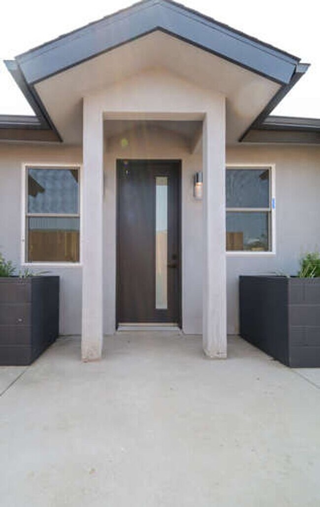 Building Photo - H012-KENWATER