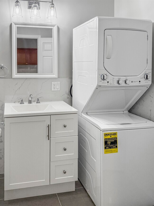 Building Photo - 729-731-731 Broadway