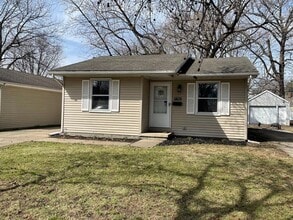 Building Photo - Modern 2 Bed / 1 Bath Home with Detached G...