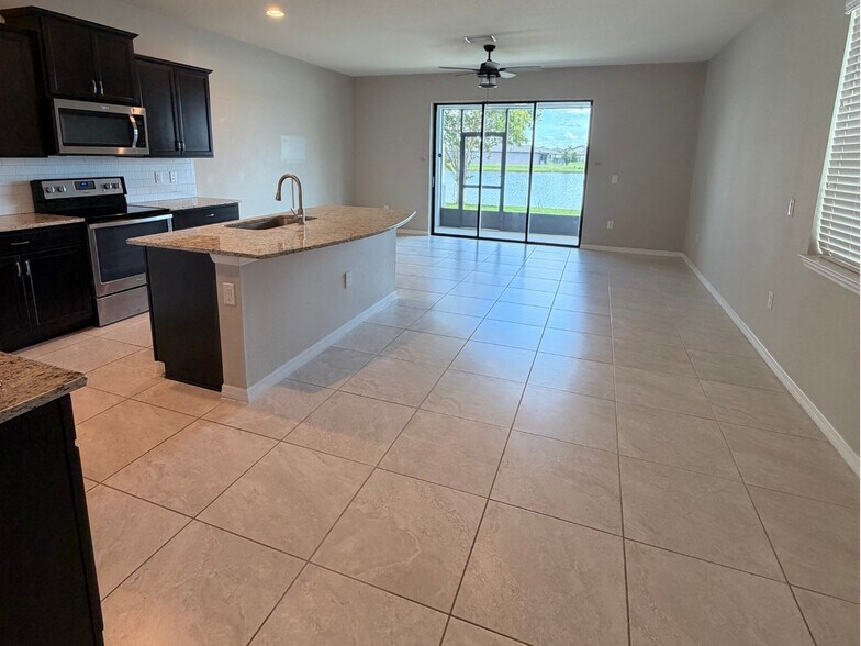 Building Photo - 9148 Hillcroft Dr