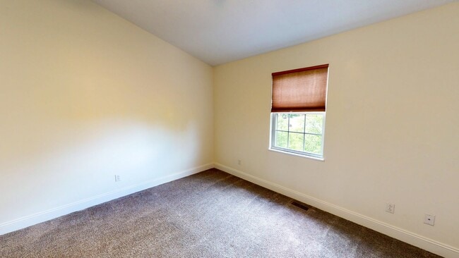 Building Photo - 2 Bed 1.5 Bath Townhouse for Rent in Monaca