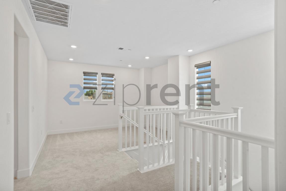 Building Photo - Unit