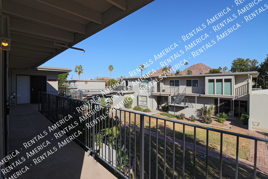 Building Photo - 4132 E Calle Redonda