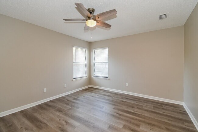 Building Photo - 13343 Currituck Dr N