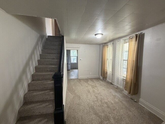 Building Photo - $1,100  harrisburg 3 bedroom house for rent